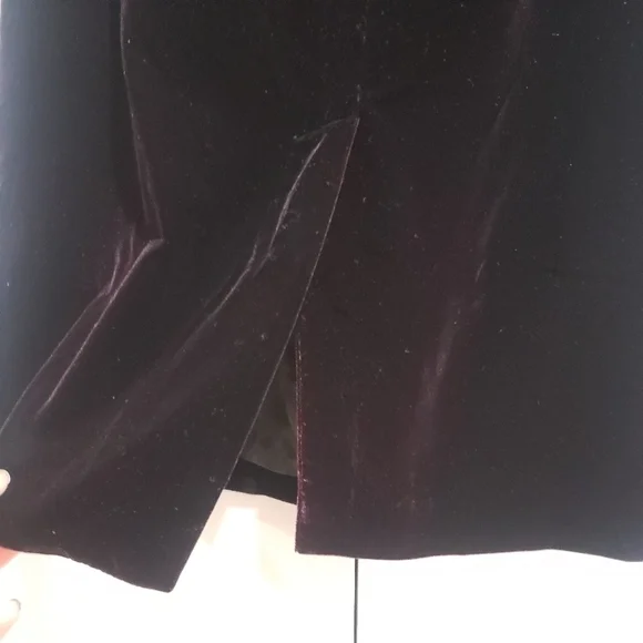 Vintage Cleo Velvet Skirt Burgundy Made in Canada - Picture 7 of 10